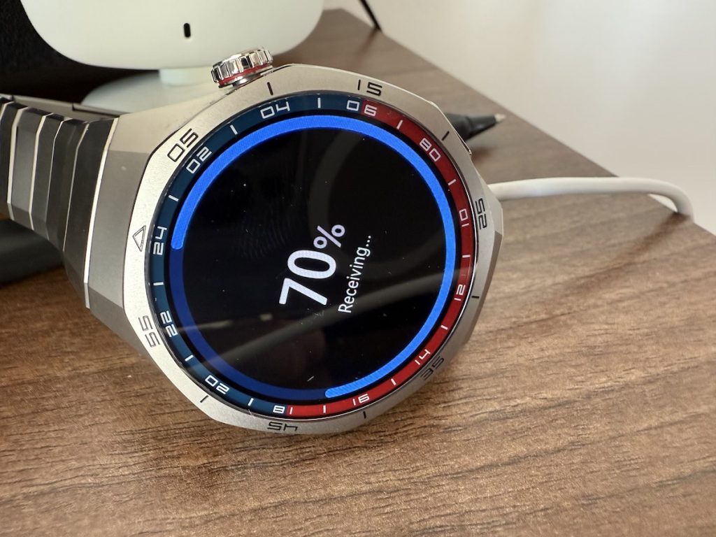 A venit un update de firmware (5.0.0.159) pentru Huawei Watch GT 5 Pro ce aduce optimizări și câteva funcții noi.