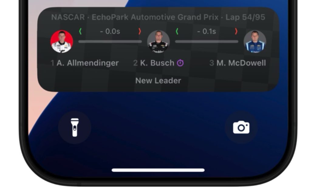 Fanii Formula 1 pot vedea în timp real detalii despre cursă: ora de începere, timpii pe fiecare tură, pozițiile etc. direct în Live Activities pe Lock Screen-ul iOS.